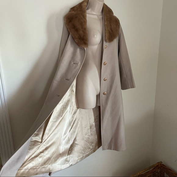Vintage Jackets & Blazers - VINTAGE Long Wool Coat with Fur Collar